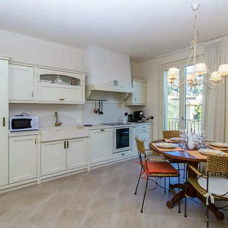 Tulipani 11 Apartment